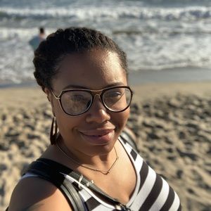 Meet your Posher, Alexis